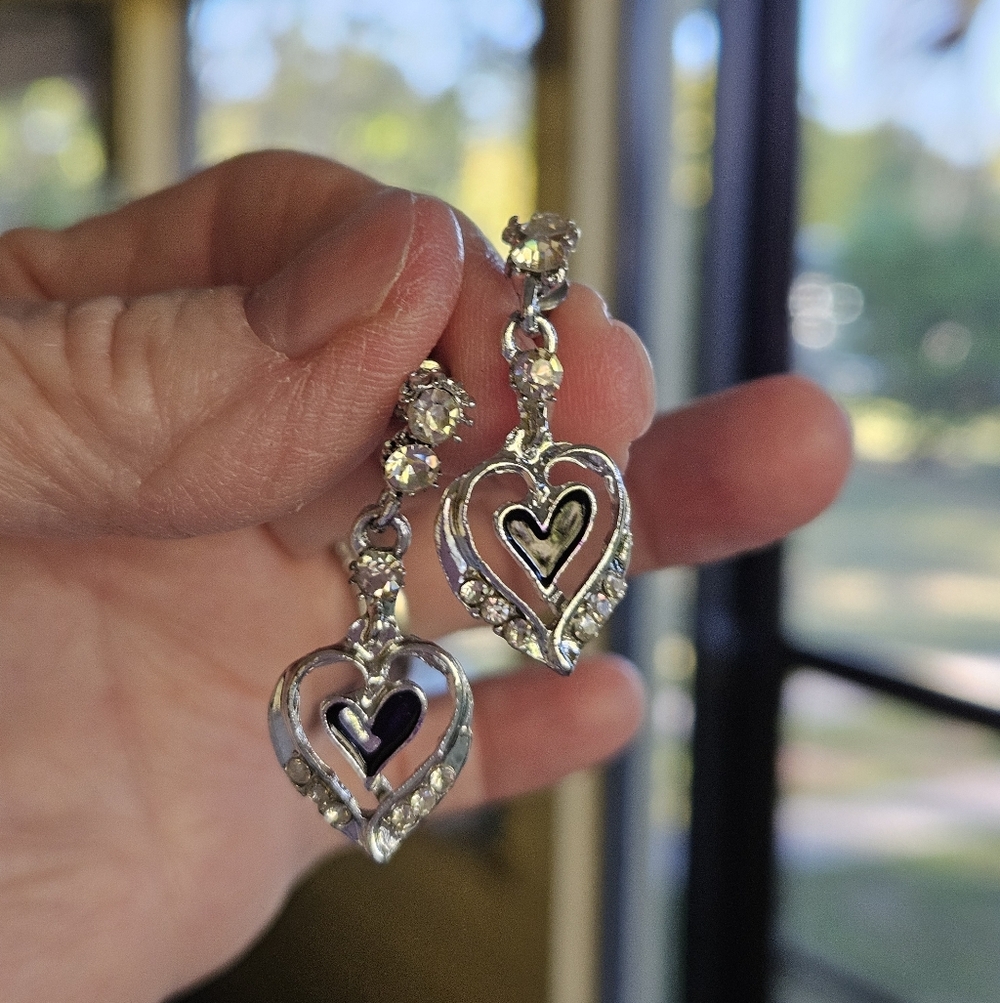 🖤Lovely Black / Silver Push-Back Heart Drop Earrings - NWOT